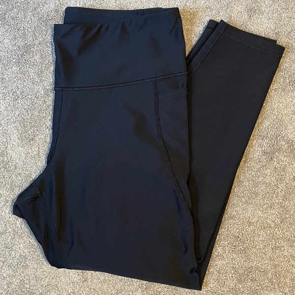 Old Navy Pants - Old Navy powersoft leggings with pockets